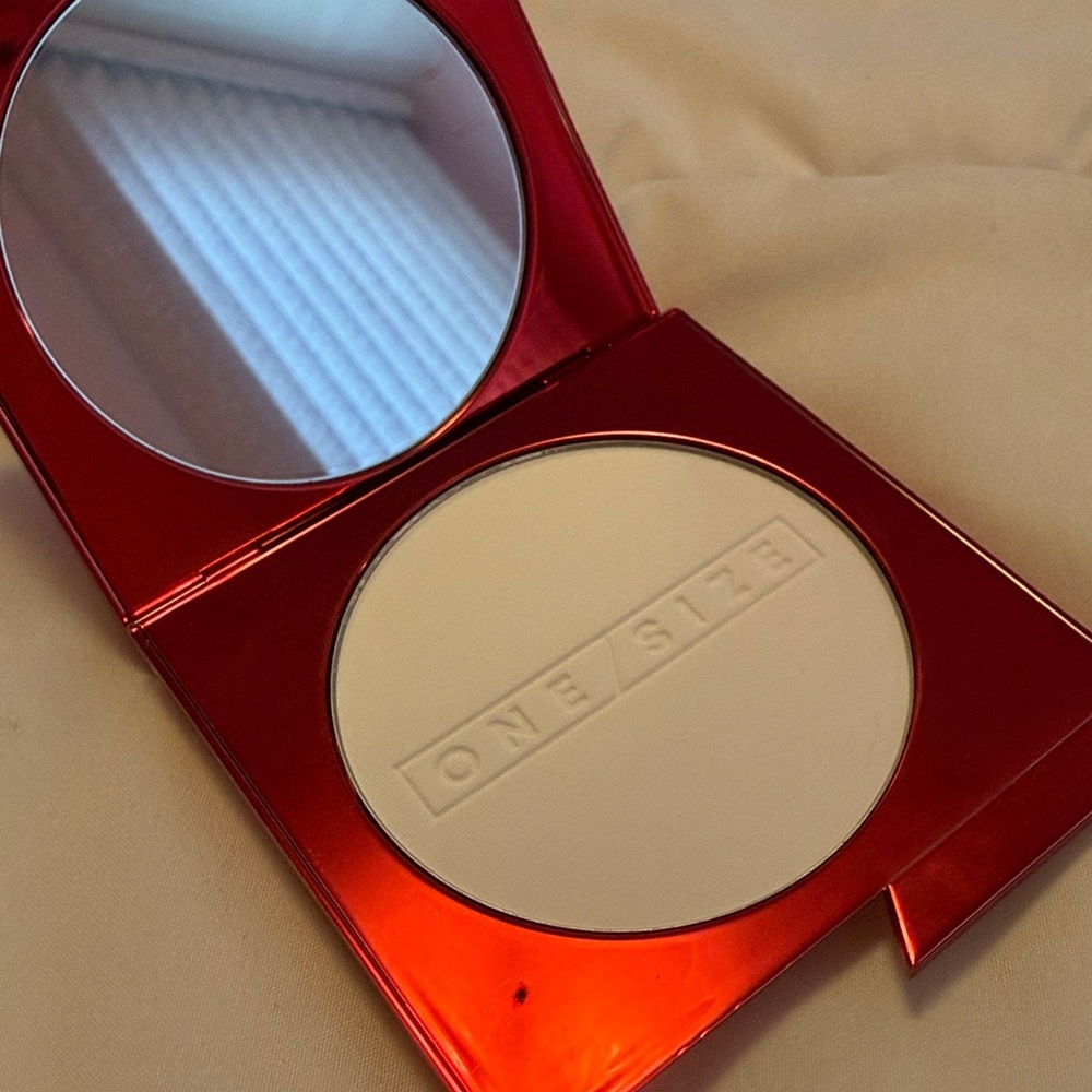 ONE/SIZE TURN UP THE BASE VERSATILE POWDER FOUNDATION Stage White - Picture 4 of 4